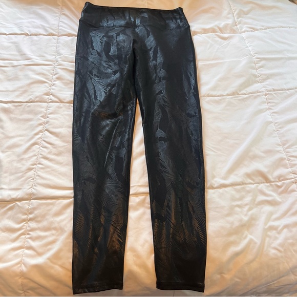 Fabletics Black feather, geometric  Gold Patterned and dotted pattern leggings - Picture 7 of 15